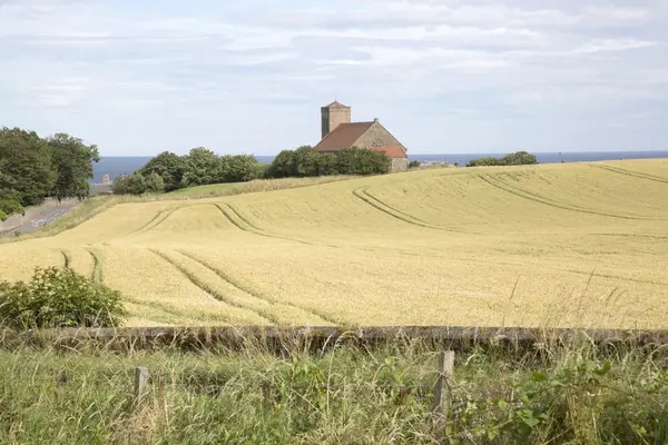 St Abbs kilise ve buğday alan; Northumberland — Stok fotoğraf