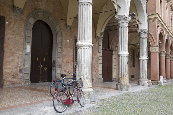 Portik ve Santo Stefano Street motosiklet; Bologna