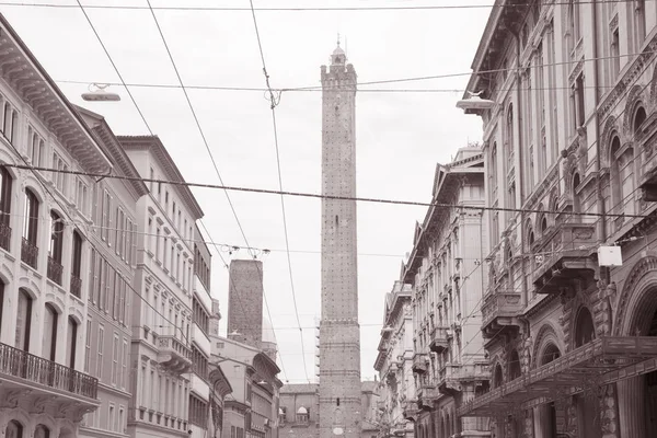 Dwie wieże w Bolonii; Włochy — Zdjęcie stockowe