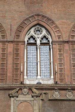 Pencere belediye binasının; Bologna