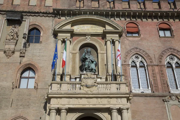 Fasad av stadshuset, Bologna — Stockfoto