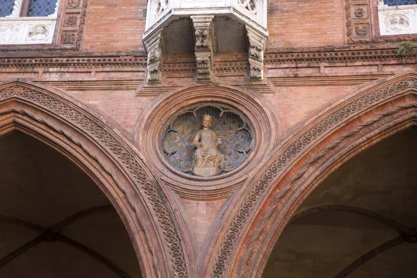 Palazzo Mercanzia Building; Bologna — Stockfoto