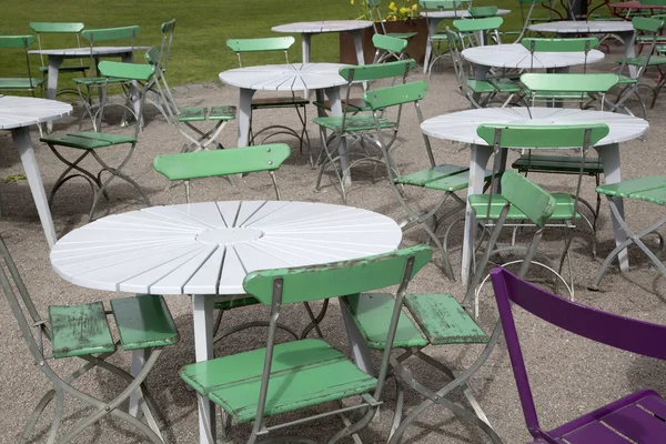 咖啡桌和椅子;国王, 花园, 斯德哥尔摩 — 图库照片