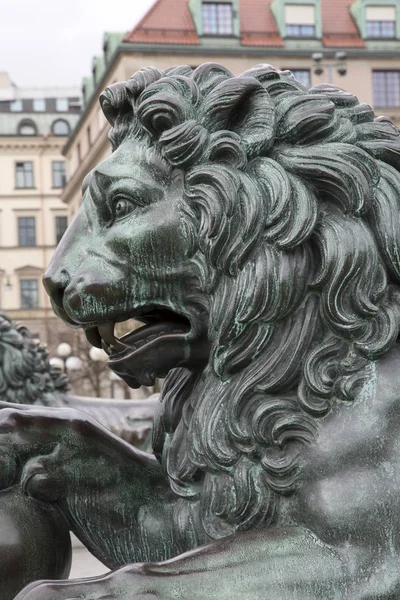 Leone sul re KarlI Statua di Fogelberg, Giardino dei Re — Foto Stock