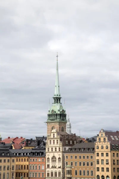 Iglesia alemana y fachadas de edificios, casco antiguo; Estocolmo — Foto de Stock