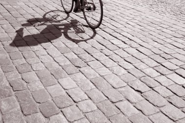 Bisikletçi Cobblestones, Stockholm üzerinde