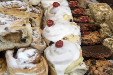 Buzlu ve Chelsea Buns