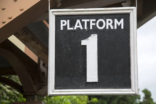 Señal de plataforma de estación ferroviaria — Foto de Stock