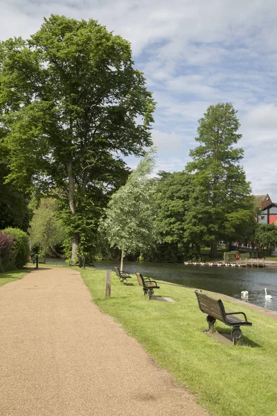 Chodnik wzdłuż rzeki, Stratford Upon Avon — Zdjęcie stockowe