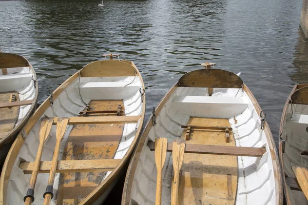 Nehir, Stratford Upon Avon, İngiltere'de teknede kürek — Stok fotoğraf