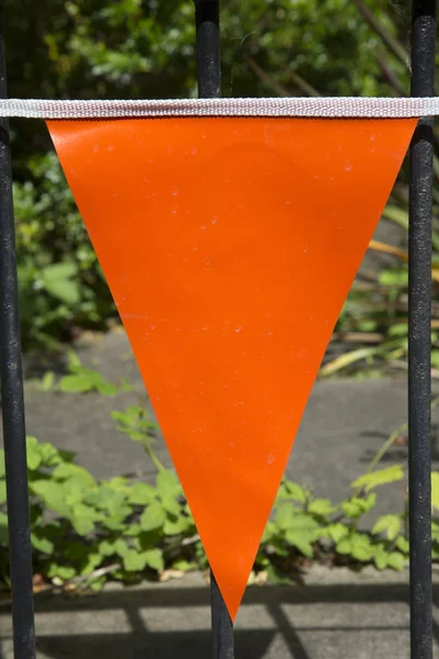 Τρίγωνο πορτοκαλί σημαία — Φωτογραφία Αρχείου