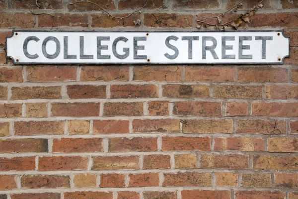 Placa de rua de faculdade — Fotografia de Stock