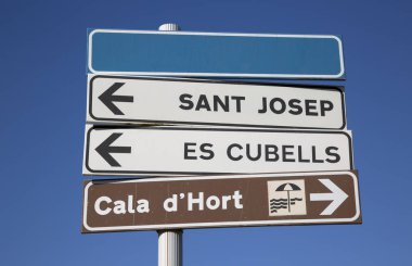 Hort Cove; Sant Josep ve Es Cubells yön işareti; Ibiza