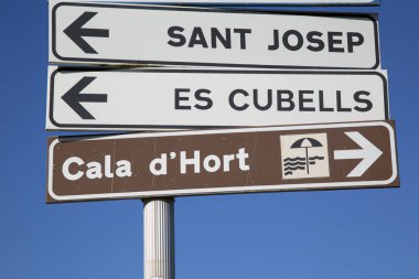 Hort Cove; Sant Josep ve Es Cubells yön işareti; Ibiza