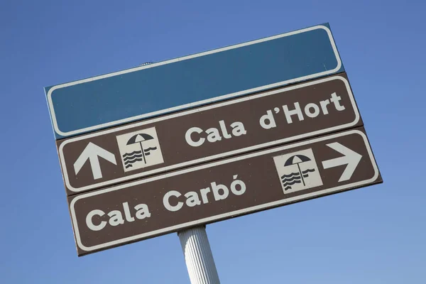 Hort és Carbo öblök irány jel; Ibiza — Stock Fotó