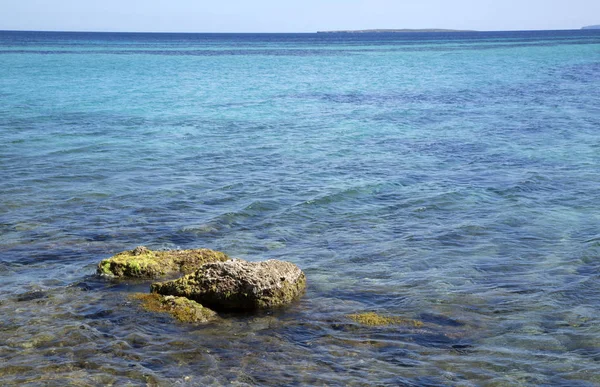 Formentera Adası'ndan Ibiza görünümünü — Stok fotoğraf