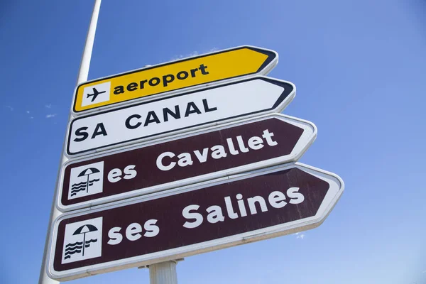 Cavallet i plaże Salines kierunku znak, Ibiza — Zdjęcie stockowe