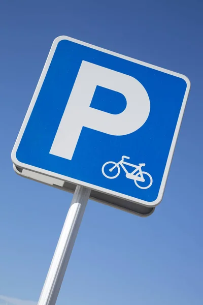 Símbolo de carril bici Cartel de estacionamiento, Ibiza —  Fotos de Stock