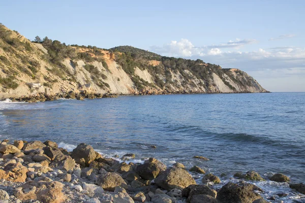 Hort Cove Beach klippa; Ibiza — Stockfoto