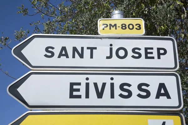 Cartello direzione del traffico stradale, Ibiza — Foto Stock