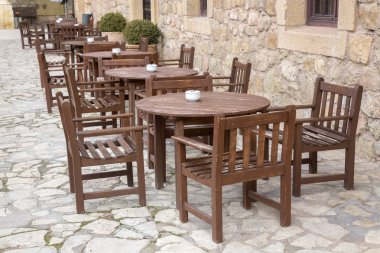 Kafe masaları ve sandalyeler