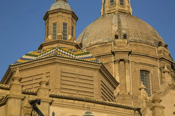 Церковь Пиларской базилики; Сарагоса — стоковое фото