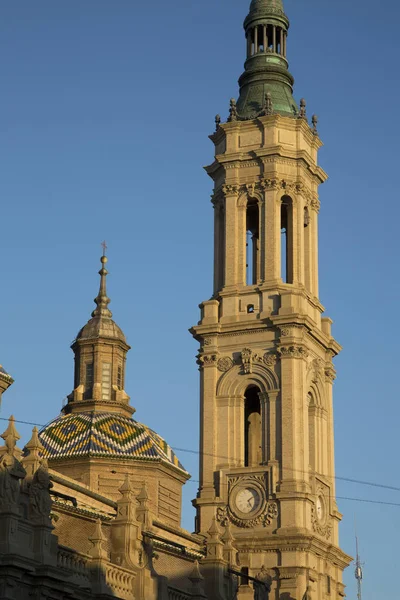 Pilar Basilica katedralen kyrka; Saragossa — Stockfoto