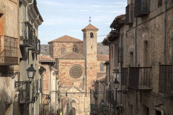 Calle Mayor Street ve katedral kilise SIGUENZA Stok Resim