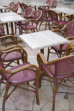 Cafe masa ve sandalyeler Fransa