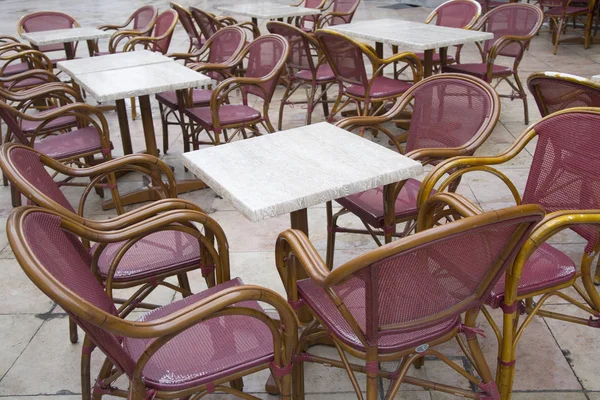 Mesas e cadeiras de café em Francia — Fotografia de Stock