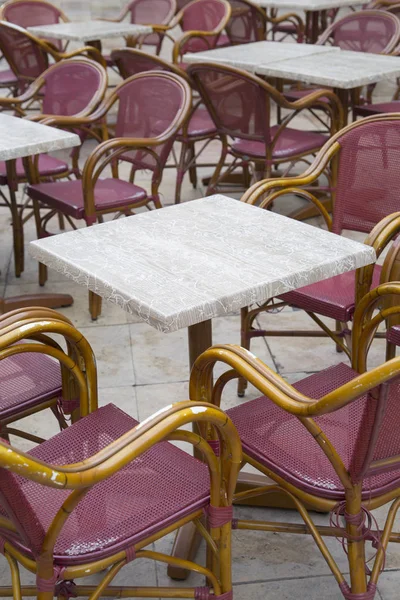 Mesas e cadeiras de café em Francia — Fotografia de Stock