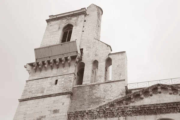 Domkyrka kyrka i Nimes — Stockfoto