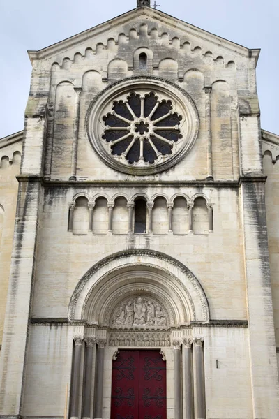 Fachada de la Iglesia de San Pablo, Nimes — Foto de Stock