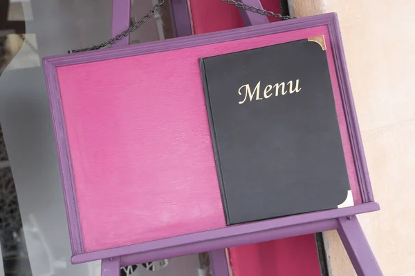 粉红色的背景菜单书 — 图库照片