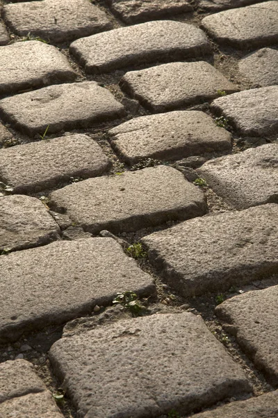 鹅卵石的石头街，Uzes，普罗旺斯，法国 — 图库照片