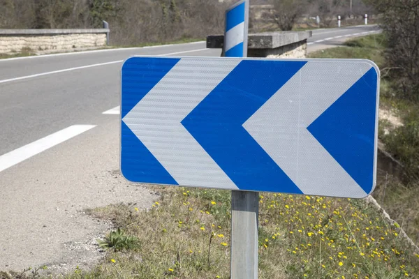 Doble en la advertencia de carretera —  Fotos de Stock