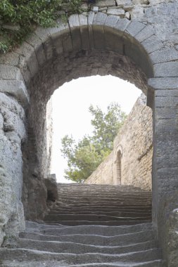 Arch ve Hill, Bonnieux Köyü, Provence merdivende