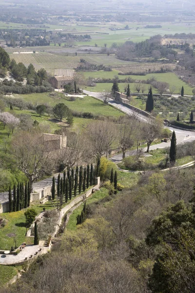 Gordes köyün dışında kırsal — Stok fotoğraf