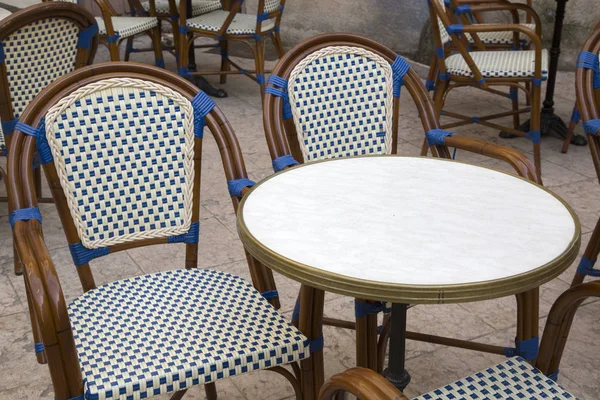 Cafe Masa ve Sandalyeler, Fransa