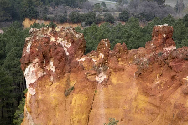Roussillon Köyü, Luberon, Provence yataklarında pembeler