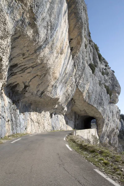 Open Road and Tunnel on Gorges de la Nesque Canyon Pass, Provenc — Stock Photo, Image