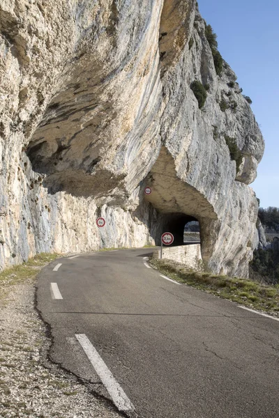 Open Road and Tunnel on Gorges de la Nesque Canyon Pass, Provenc — Stock Photo, Image