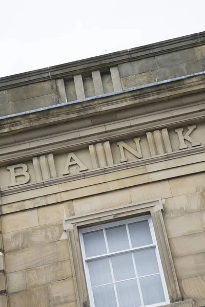 Bank Sign on Gebouw gevel — Stockfoto