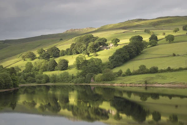 Ladybower 貯水池、ピーク地区;イギリス — ストック写真