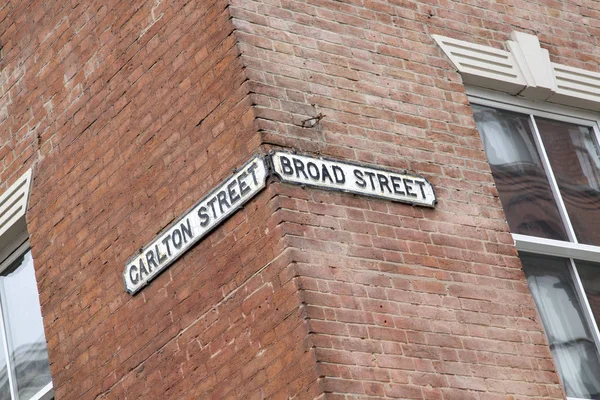 卡尔顿和宽街标牌;诺丁汉 — 图库照片