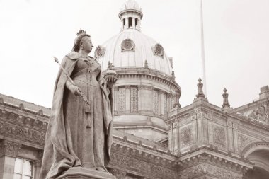 Meclis Binası ve Kraliçe Victoria heykel, Birmingham