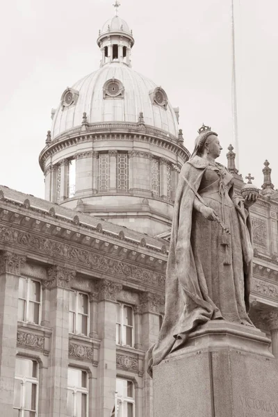 Raadshuis en koningin Victoria standbeeld, Birmingham — Stockfoto