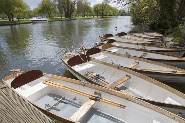 Łódź wiosłowa na rzece, Stratford Upon Avon — Zdjęcie stockowe