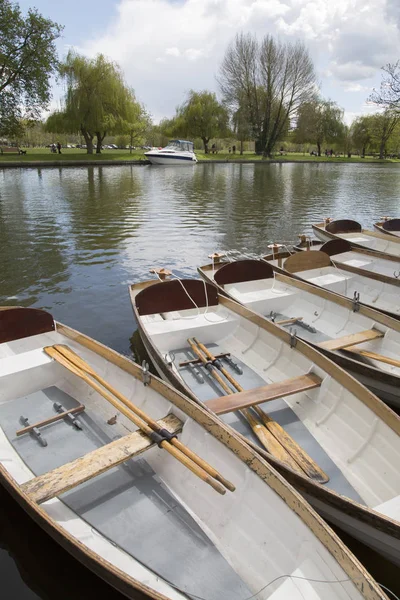 Nehir, Stratford Upon Avon teknede kürek — Stok fotoğraf