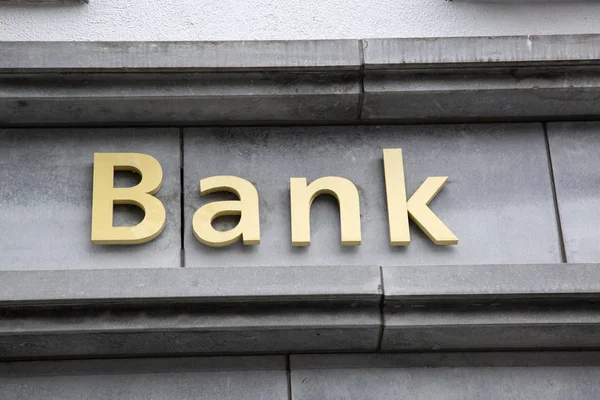 Firma bancaria en la fachada del edificio — Foto de Stock